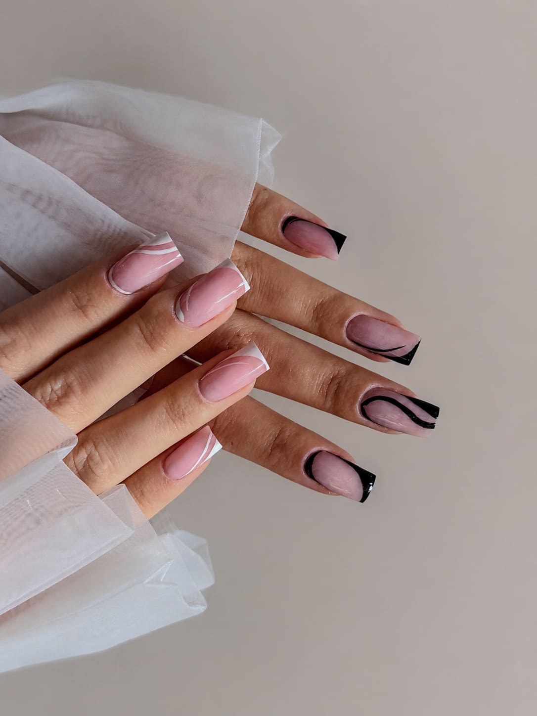 Manikyr fra NailGlow-studioet